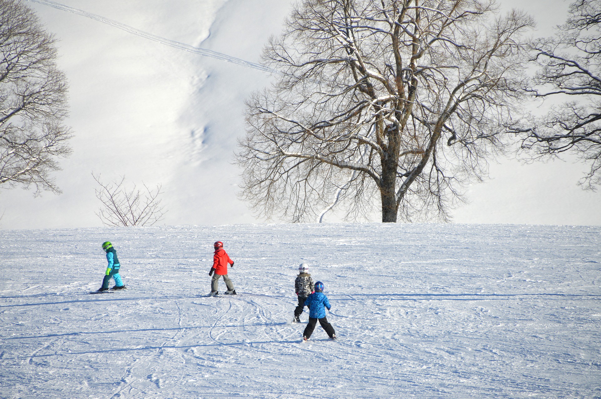 Anfänger auf einem Skihügel